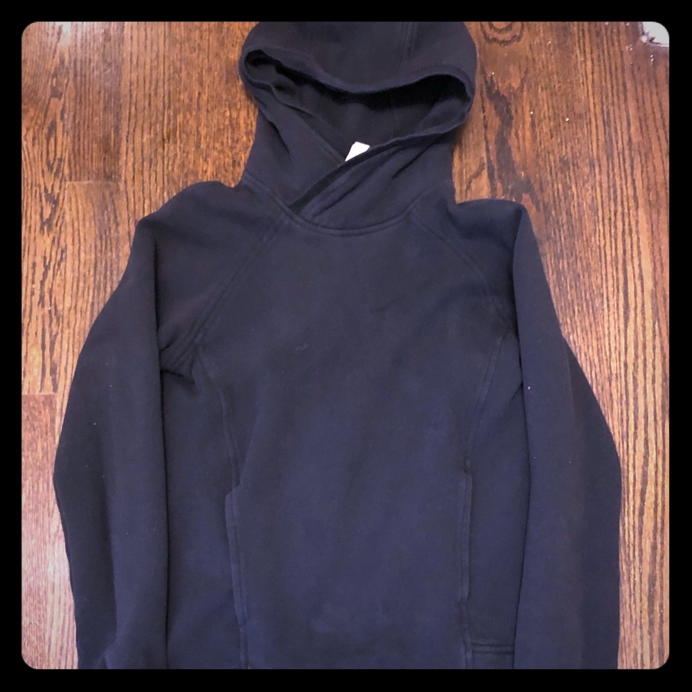 Lululemon black pull over hoodie with pockets